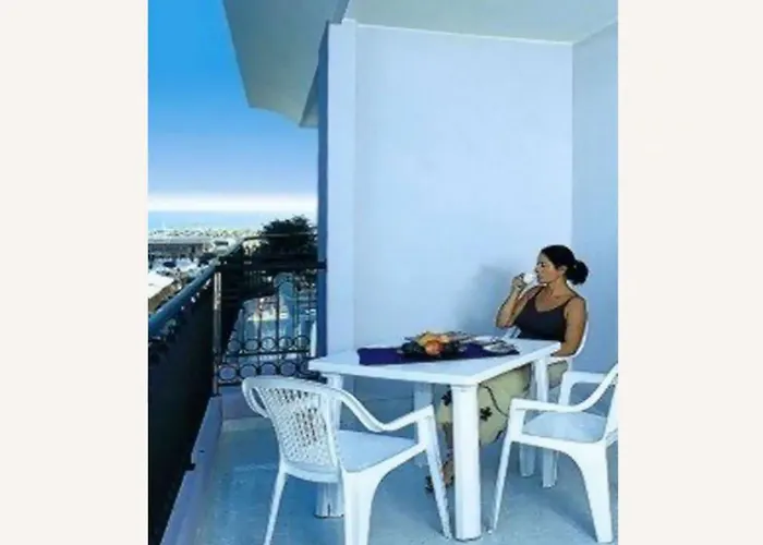 Fun By The Pool-beahost